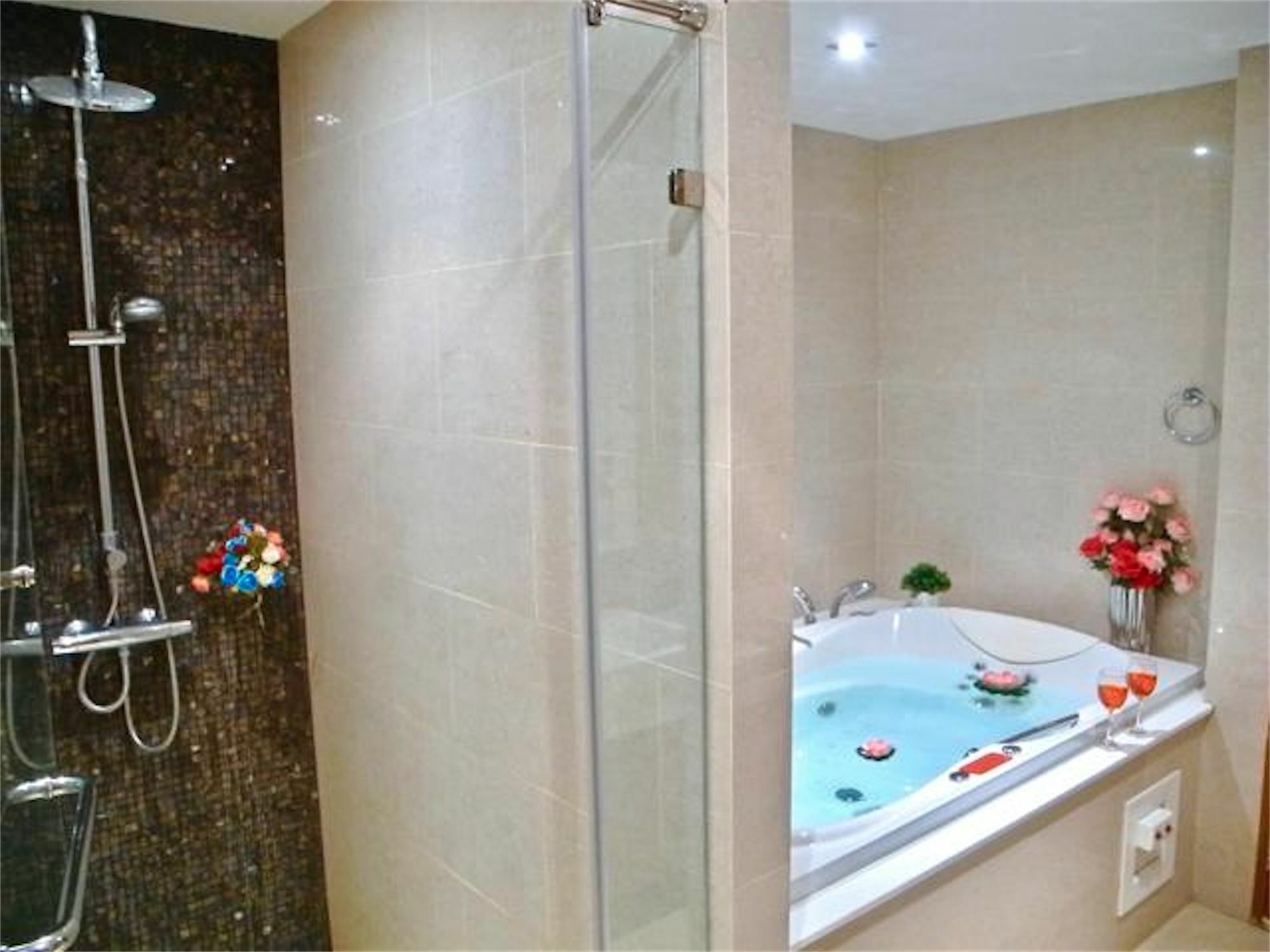 The Privilege Residence : 1 Bedroom Apartment In Patong Экстерьер фото