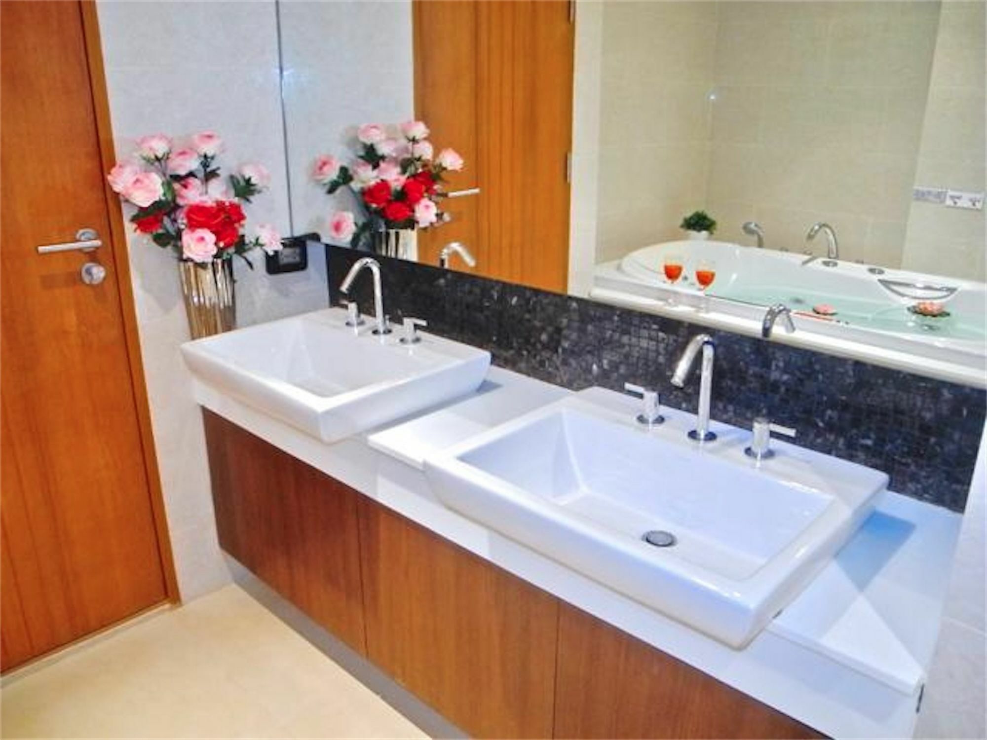 The Privilege Residence : 1 Bedroom Apartment In Patong Экстерьер фото