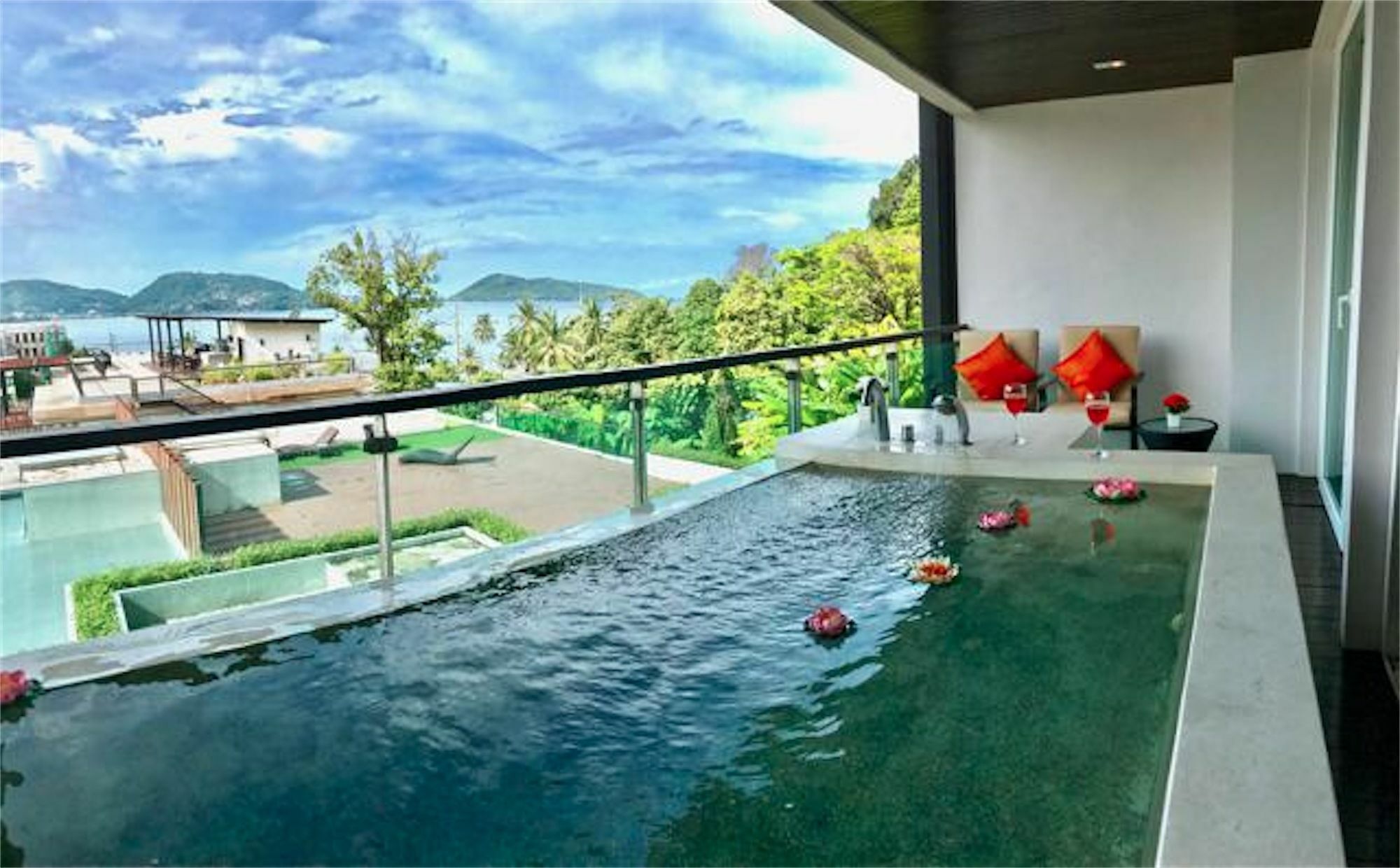 The Privilege Residence : 1 Bedroom Apartment In Patong Экстерьер фото